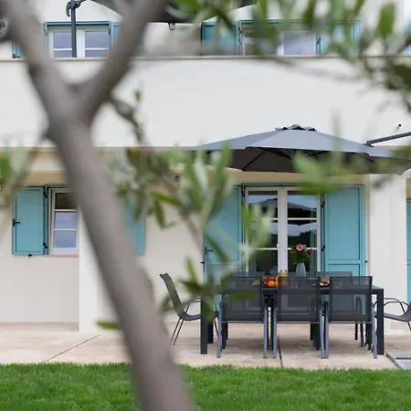 Apartment Emilia 2 *