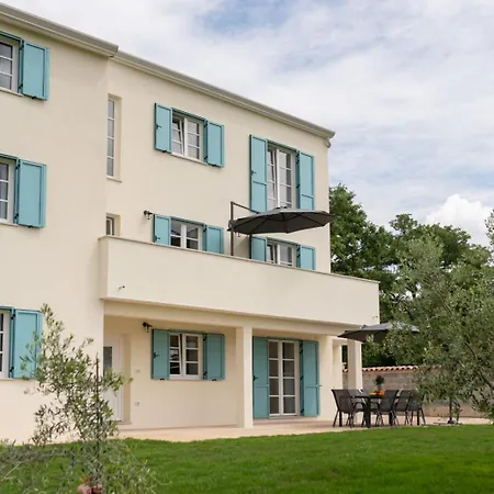 Apartment Emilia 2 *