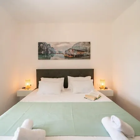 Emilia 2 Apartment *