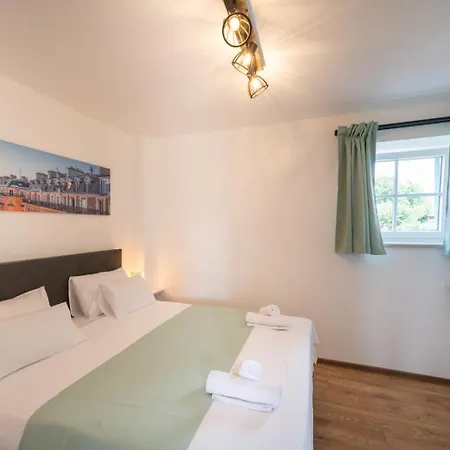 Apartment Emilia 2 *