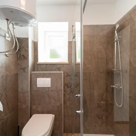 Emilia 2 Apartment *