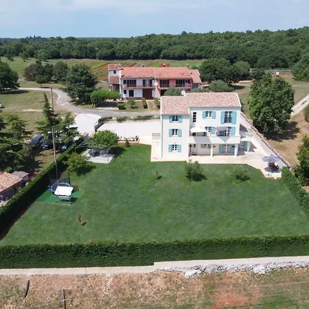 Emilia 2 Apartment *