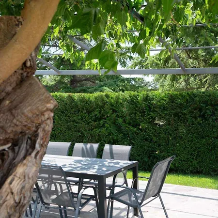 Apartment Emilia 2 *