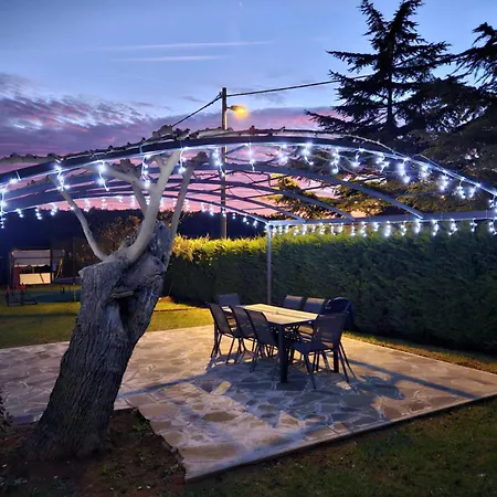 Apartment Emilia 2 *