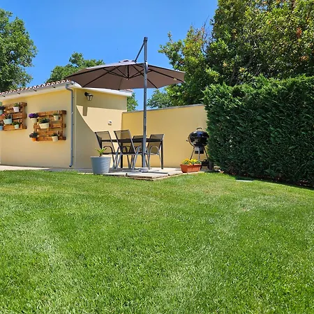 Emilia 2 Apartment *