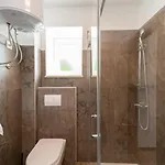 Emilia 2 Apartman *