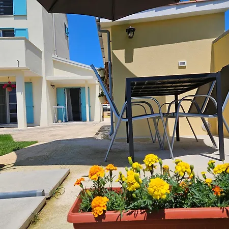 Apartment Emilia 2 *