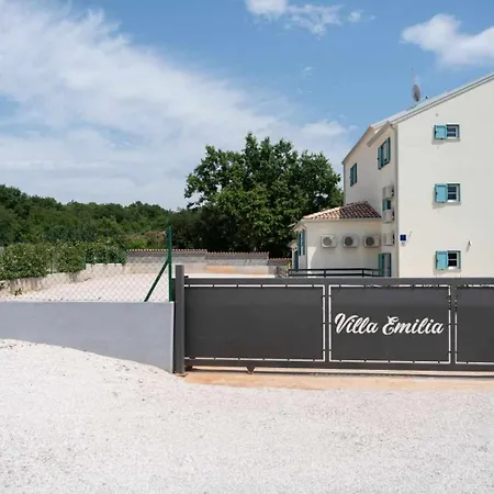 アパート Emilia 2